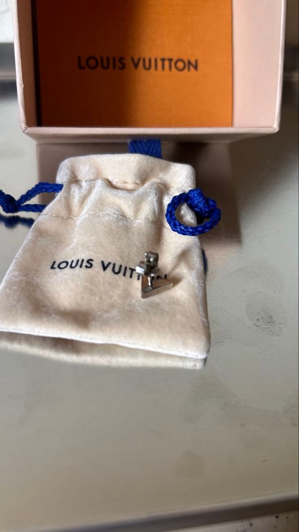 LOUIS VUITTON ピアス(片耳用) ピアス エッセンシャルV