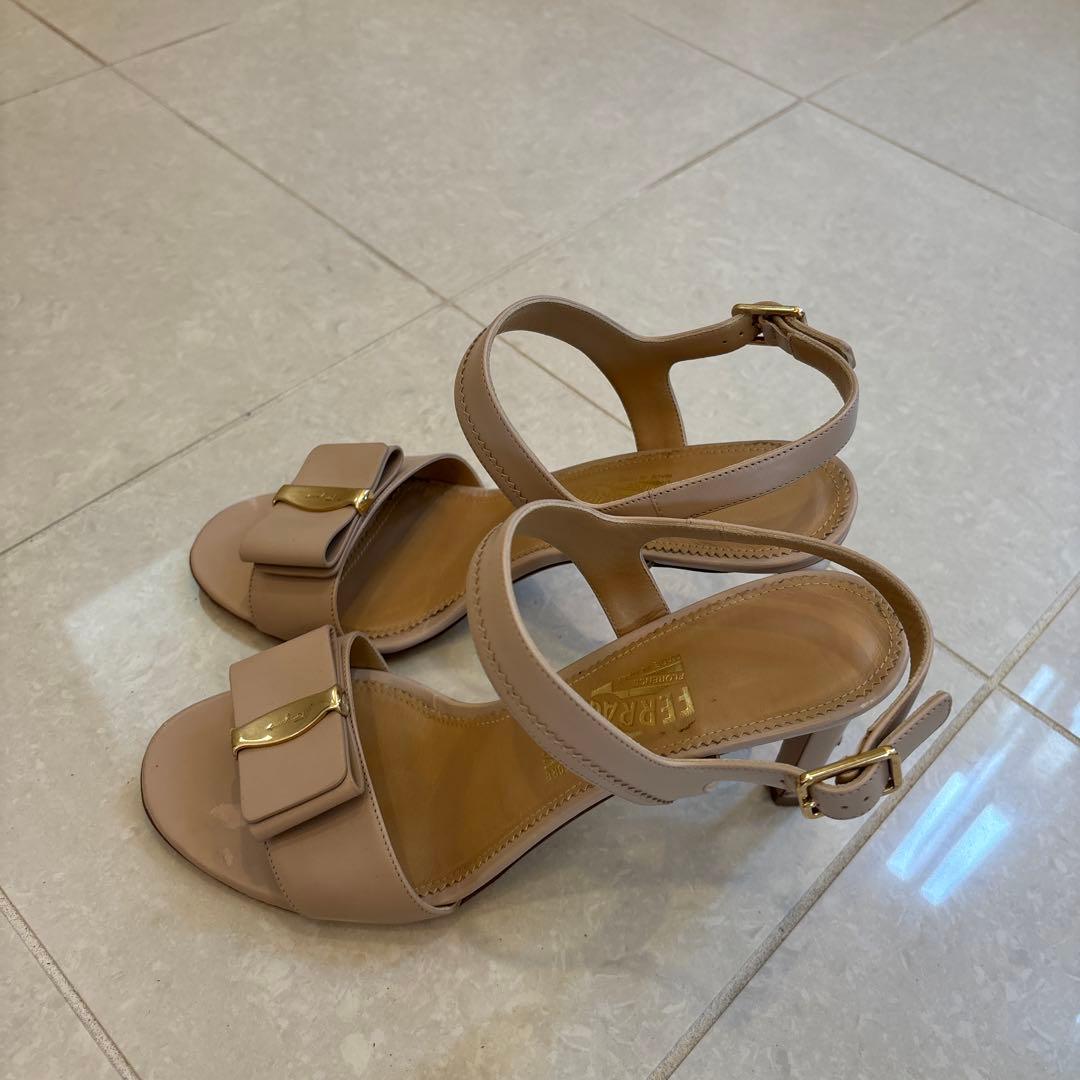 ★Ferragamo★ピンクベージュサンダル★8/5D