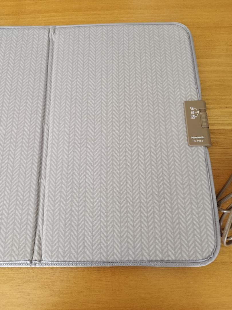 23年製 パナソニック DC-PKD4 デスクヒーター パネルヒーター 暖房