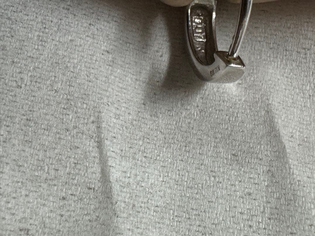 1.3g K18 WG ピアス　ダイヤ0.07 貴金属　アクセサリー