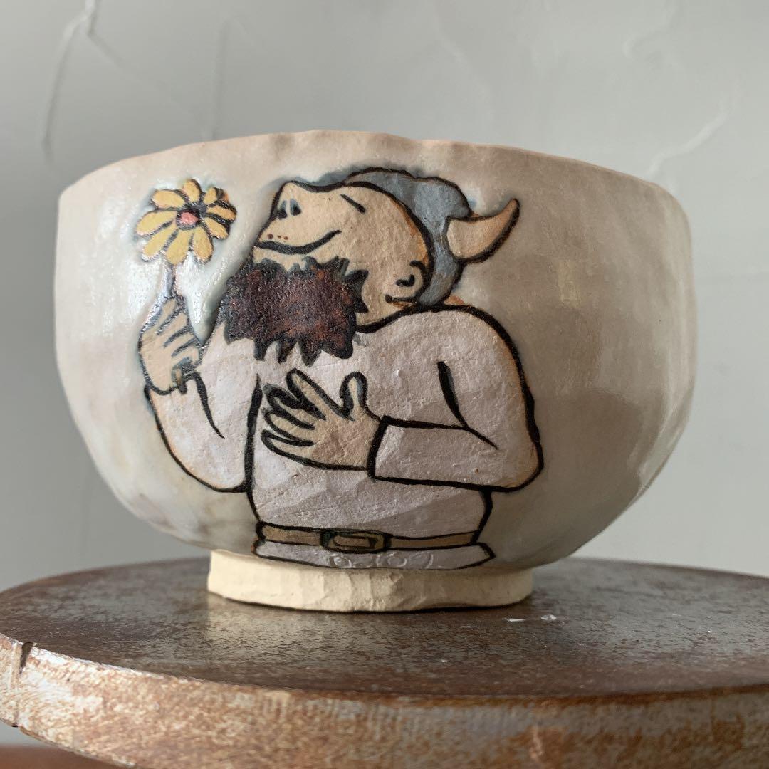 妻の作った　北欧風の犬神家　朝霧に浮かぶスケキヨ・イヌガミと斧琴菊の抹茶茶碗