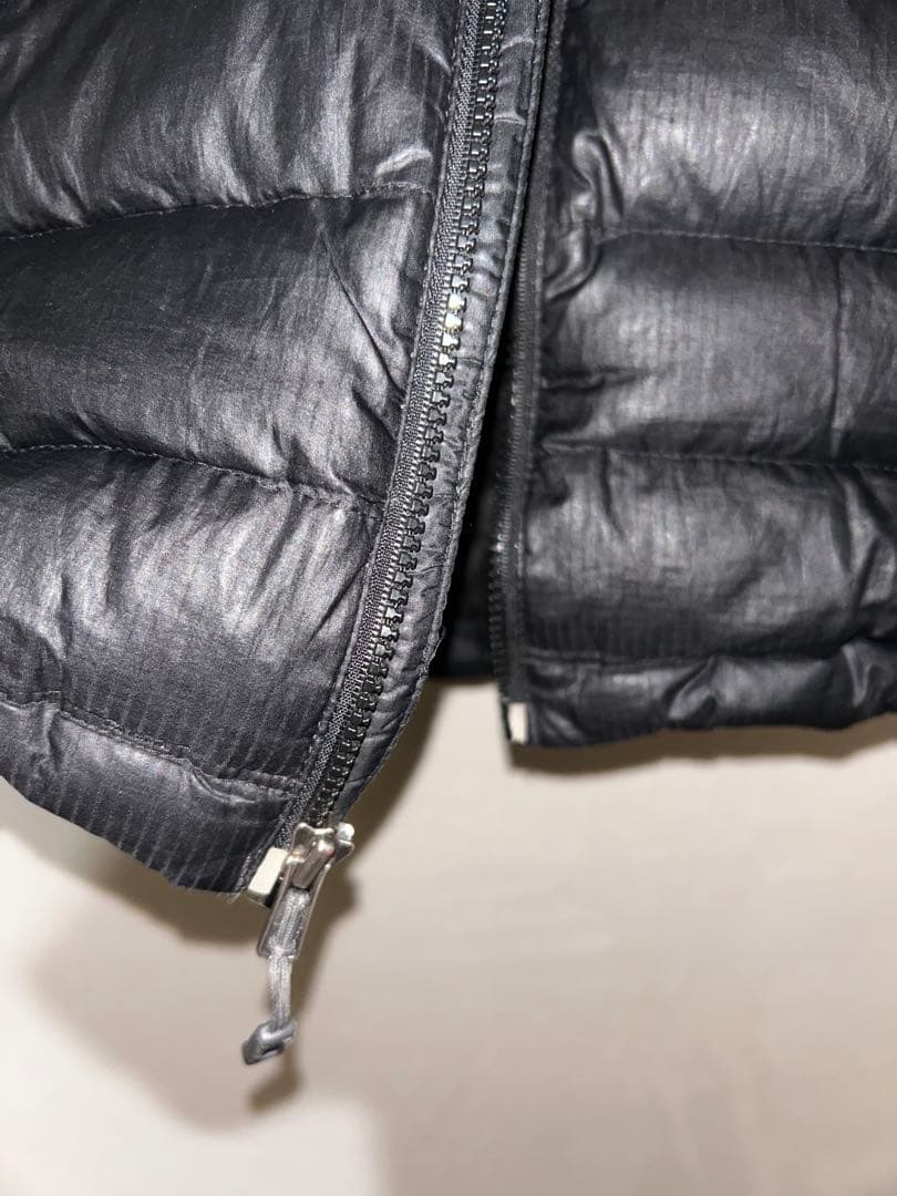 パタゴニア　黒 フード付きダウンジャケット