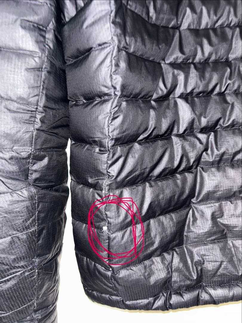 パタゴニア　黒 フード付きダウンジャケット