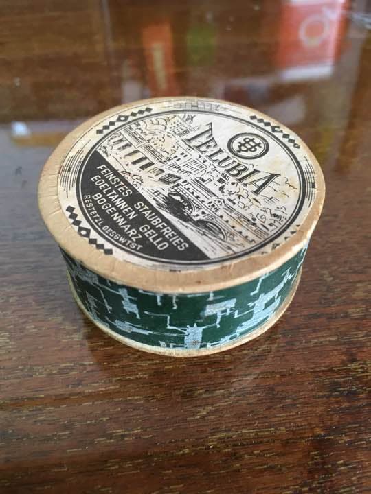 マッチ箱、バイオリン、種