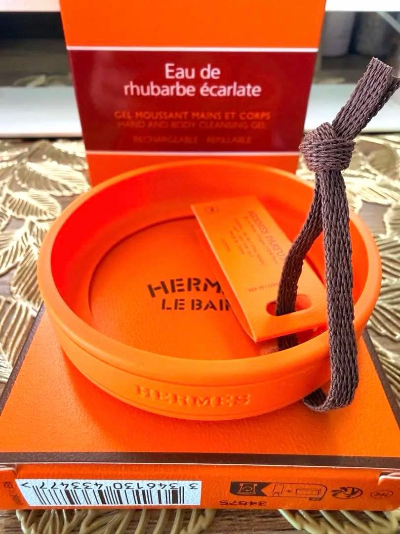 ハンド＆ボディ クレンジングジェル 《オー ドゥ ルバーブ エカルラット》