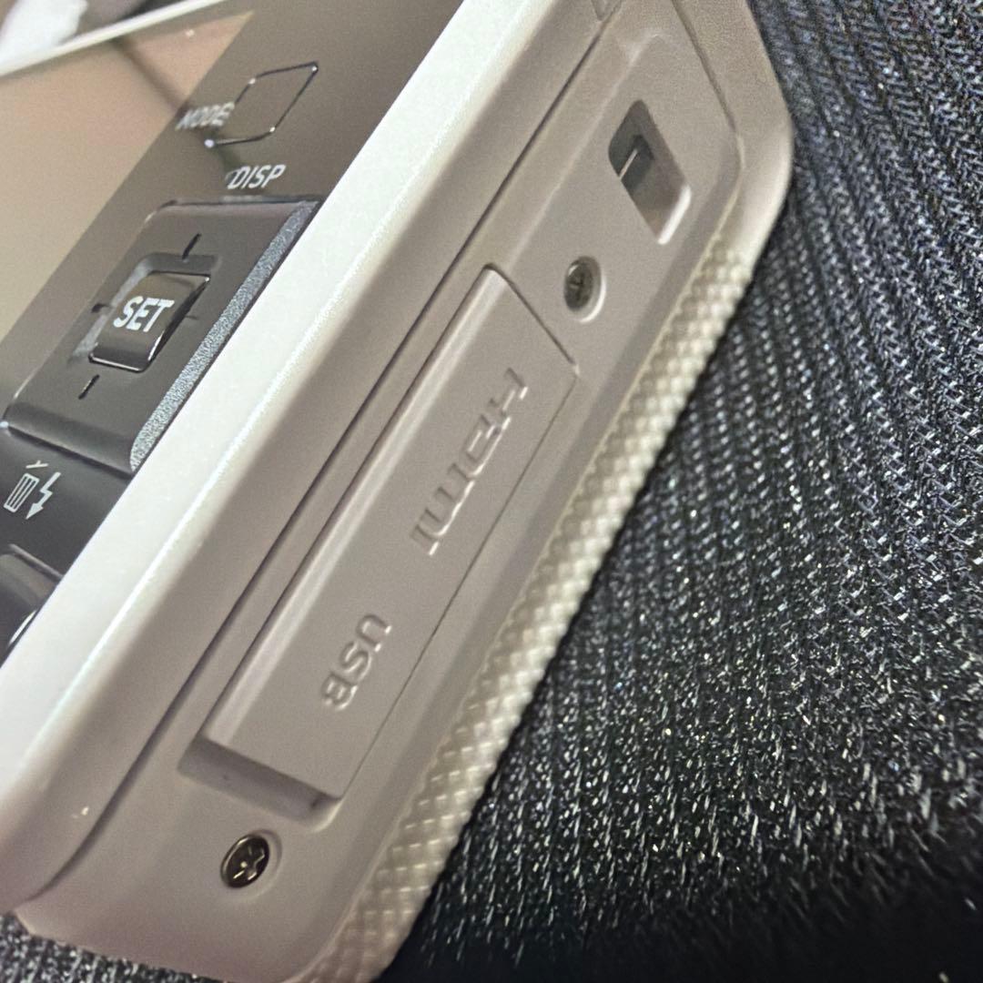 美品 CASIO EXILIM EX-ZR70WE ホワイト