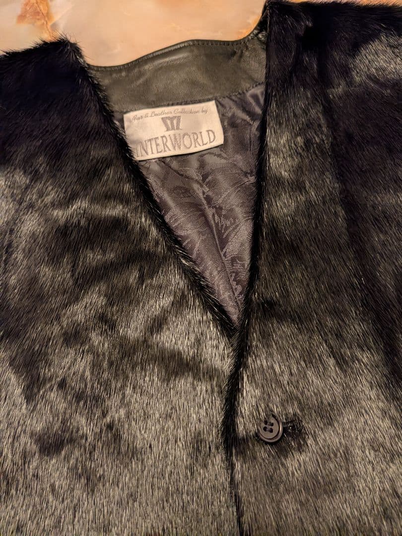 伊達の極み 極上シールスキン毛皮ベスト　ゴマフアザラシ　艶ブラック