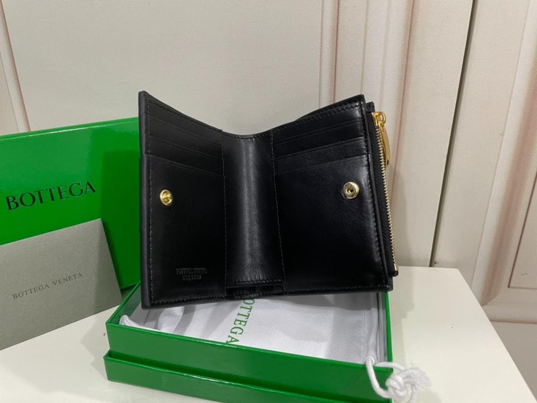 早い者勝ち！ブラック二つ折り財布