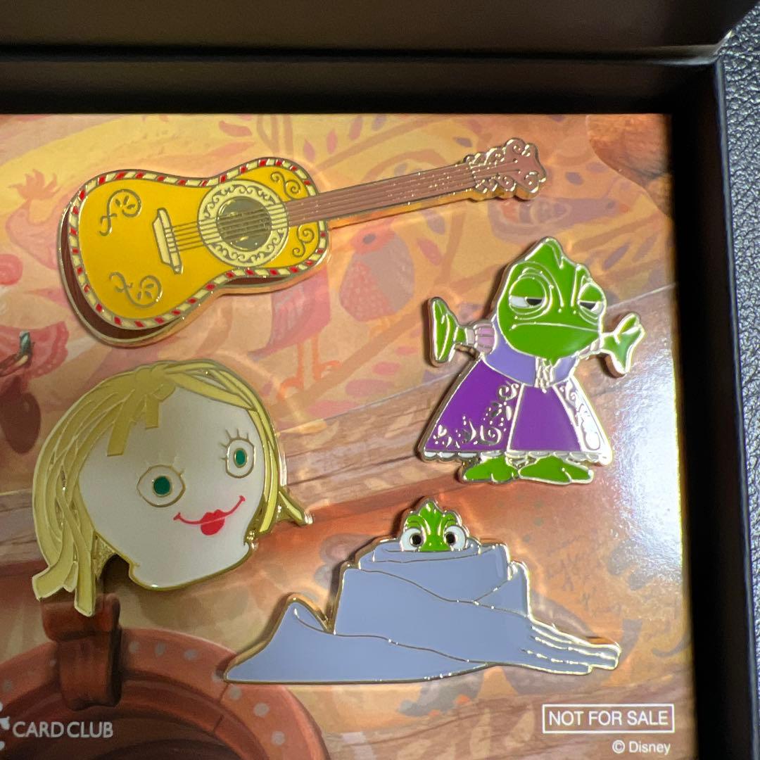 非売品　Disney ピンバッジ　ラプンツェル　パスカル