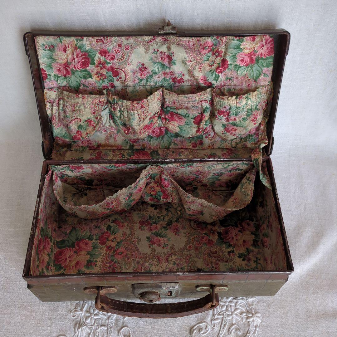 フランスアンティーク ミニトランク バラ