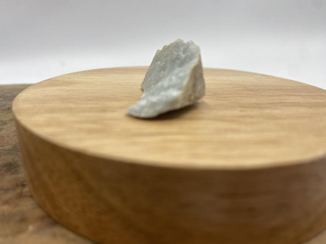 翡翠 ヒスイ 糸魚川 11g 青翡翠 水色 スカイブルー 透過 原石 天然