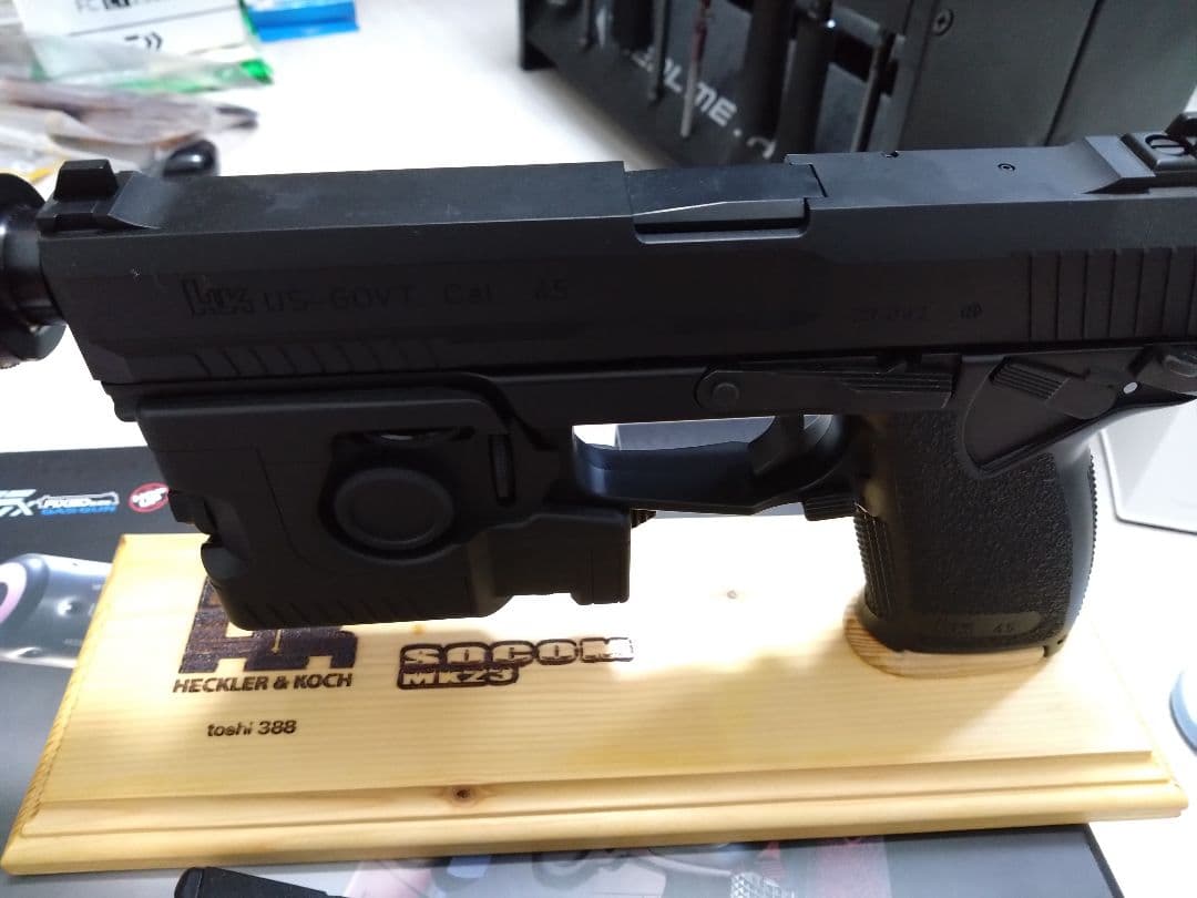 東京マルイSOCOM MK23 ガスガン　ガンスタンド付き