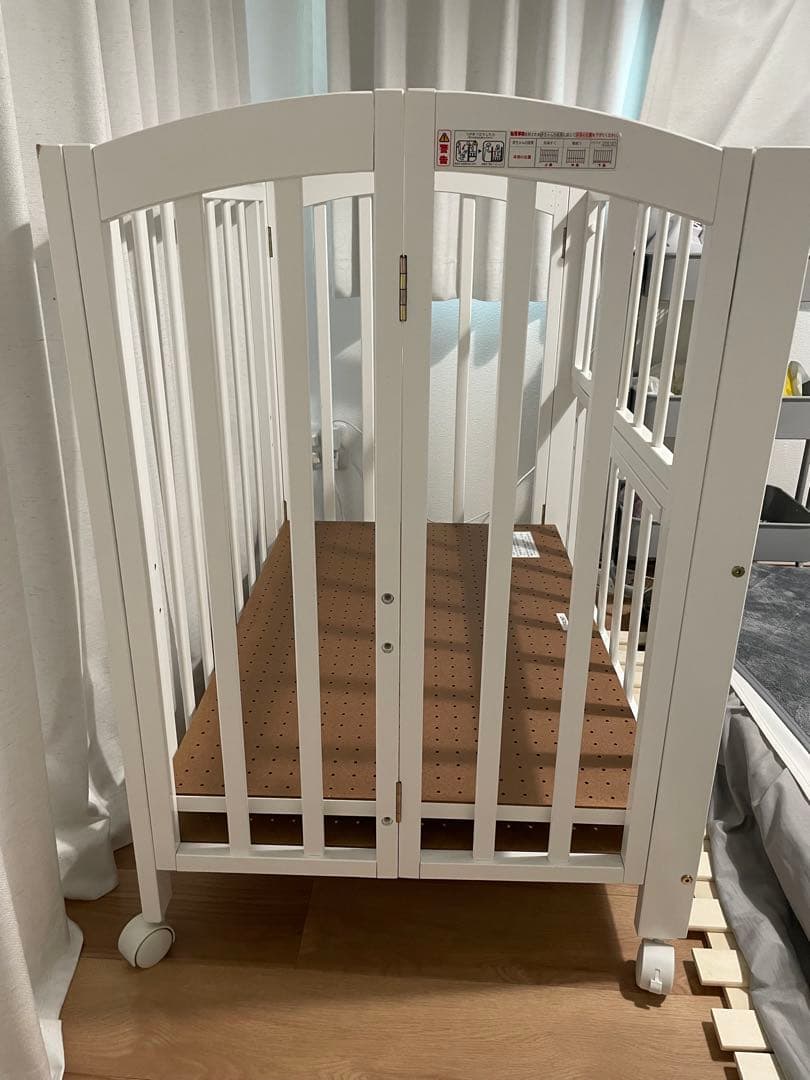 カトージ　折りたたみミニベビーベッド　ハイタイプ