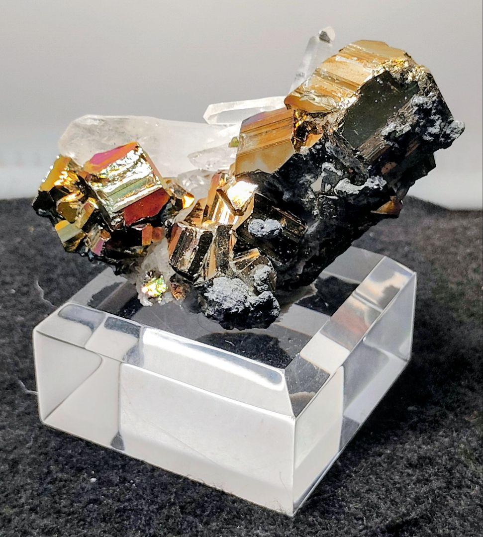 皇*ン様 【126g】カラーパイライト 水晶クラスター 共生 台座付 インドネシ