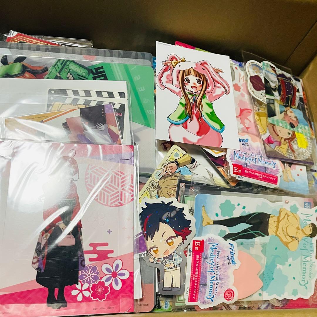 ノンジャンルアニメ紙物雑貨約580個まとめ売り　大量セット