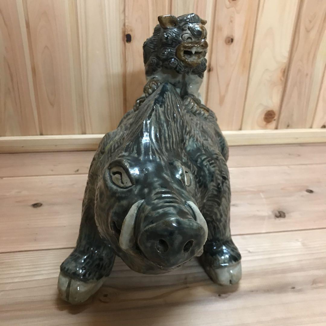 イノシシとシーサー