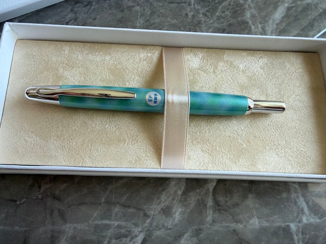 パイロット　キャップレス　睡蓮　うさぎや限定