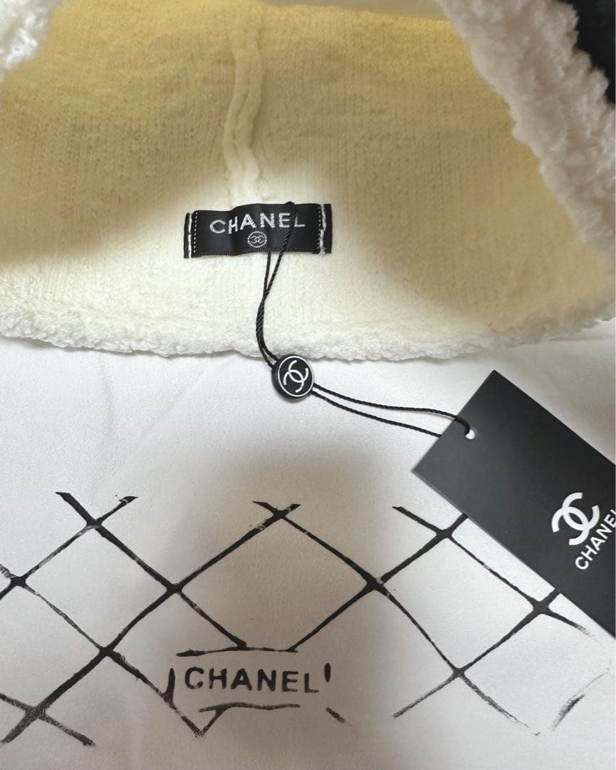 CHANELホワイトビーニーニット帽新品