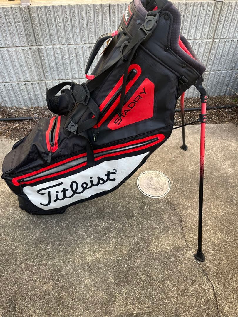 Titleist STADRY キャディバッグ ブラック/ピンク　フードなし