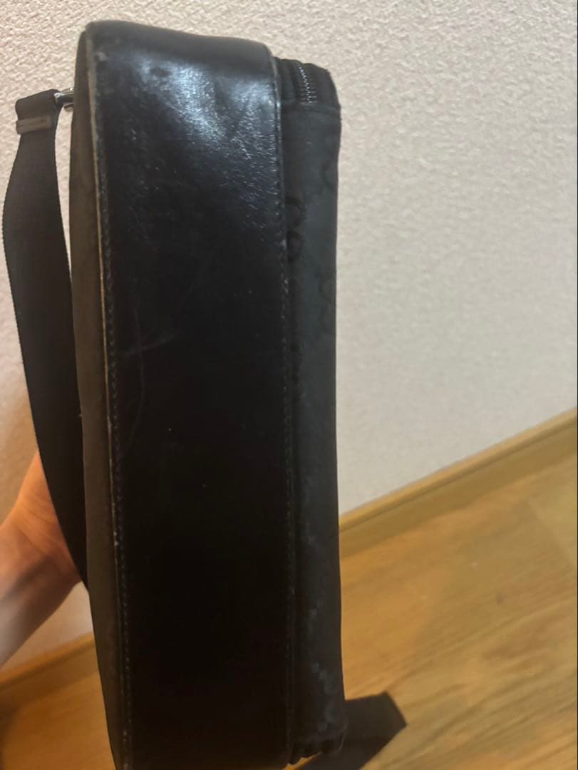 GUCCI ブラックショルダーバッグ GGパターン