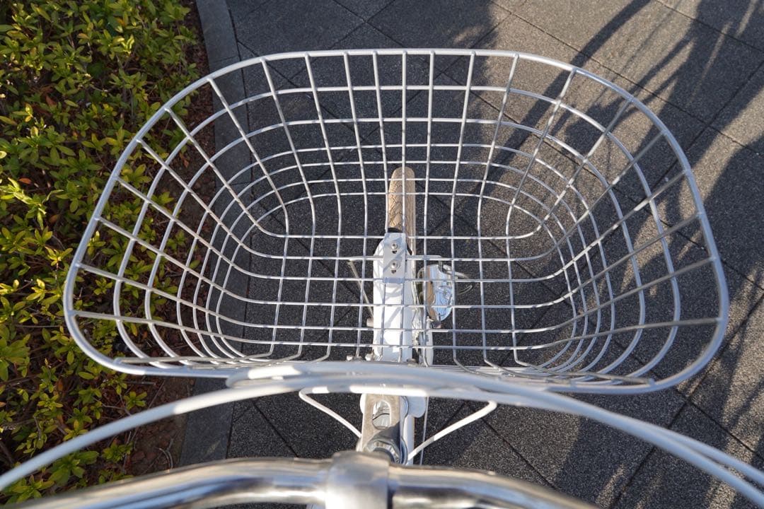 【手渡し限定】シティサイクル ホワイト 前カゴ・チャイルドシート付き