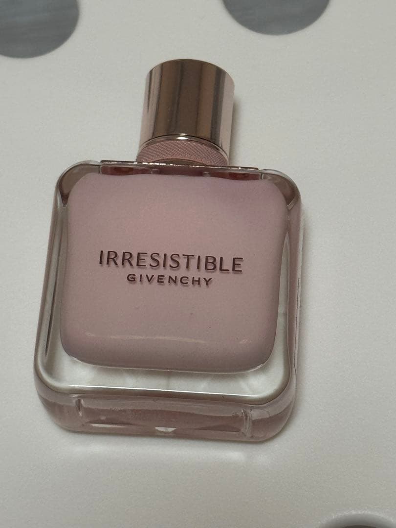 GIVENCHY イレジスティブル オーデパルファム ローズベルベット 35ml