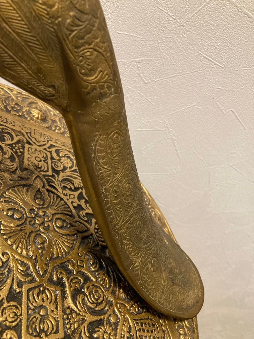 ブラス、真鍮製 孔雀の彫刻