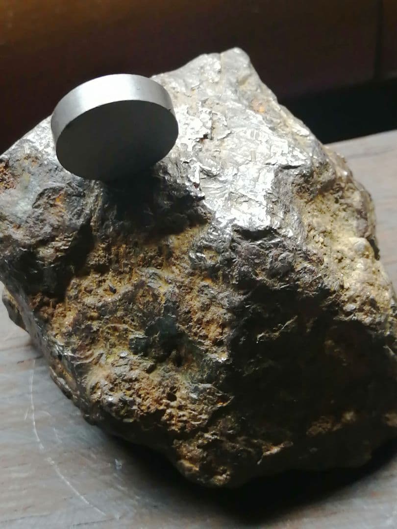 ★【Shoukai】『アルタイ隕石』鉄隕石　本物原石 818g　 隕石内部