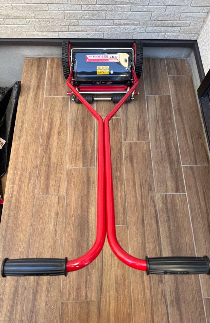 バロネス手動式芝刈り機　LM4D