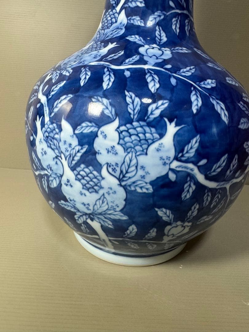 2409 【6代館林源右衛門】　染付柘榴文　花瓶