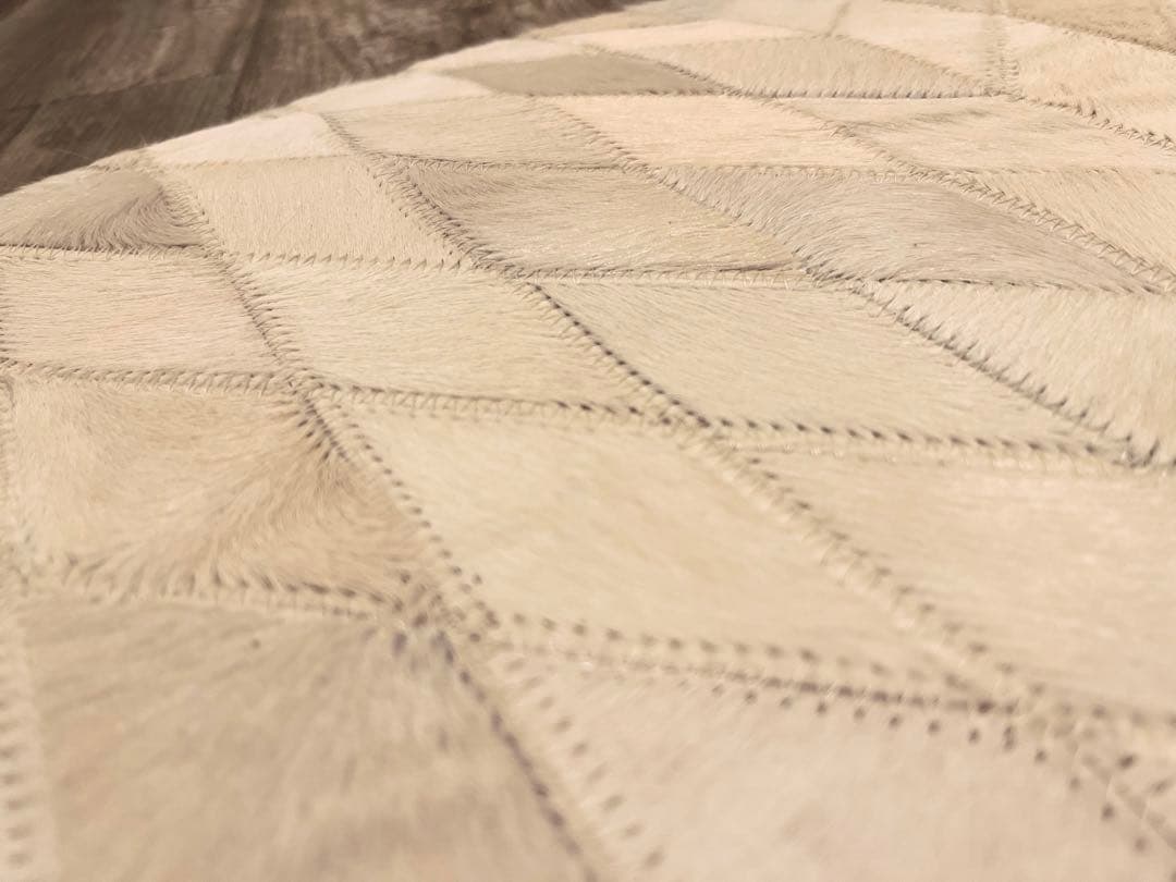 牛革のレザーラウンドラグ　オフホワイト