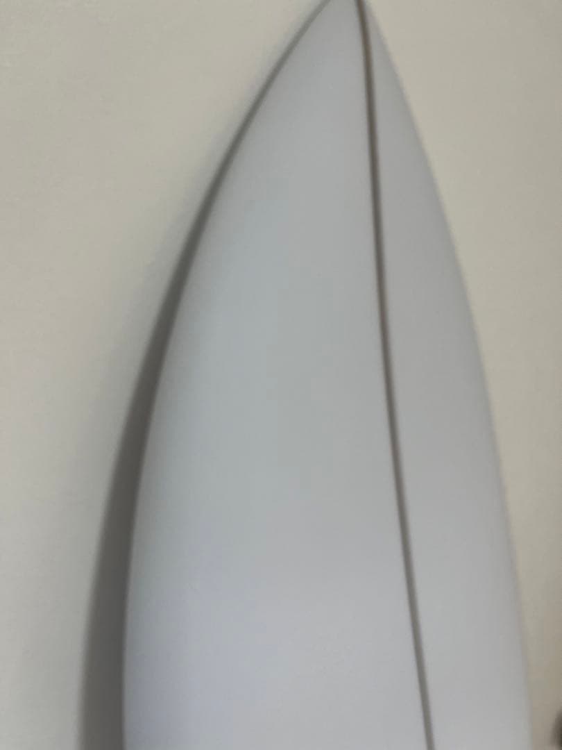 ホワイトショートボード 5’6 スカルロゴ付き