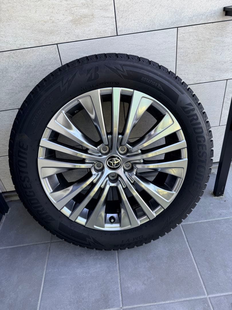 美品ハリアー純正 ブリヂストン DM-V3 スタッドレスタイヤ 19インチ