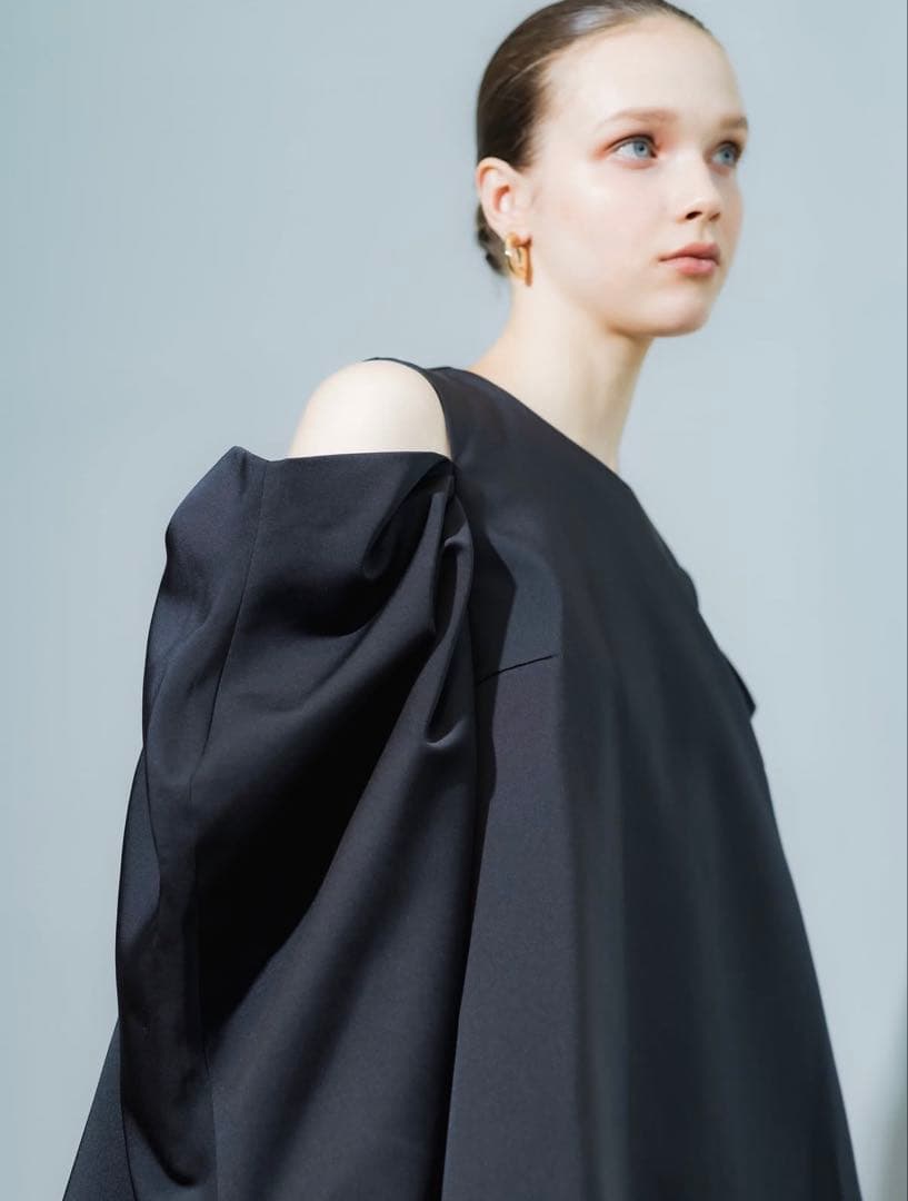 Heve 2025A/W カットオフショルダー　新品