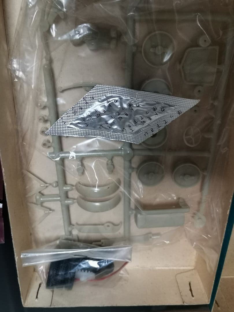 青島文化教材社　アストンマーティン　プラモデル　未組立　1960年代製