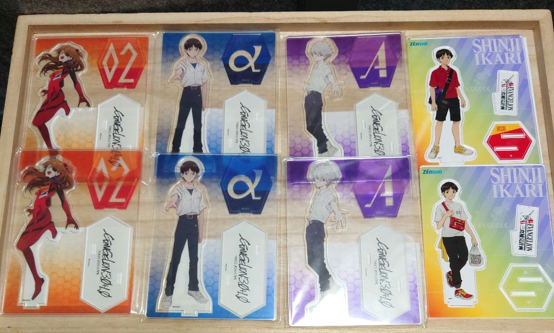 エヴァンゲリオンのキャラクターのアクリルスタンドセットです