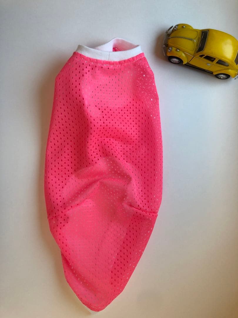 蛍光ピンクメッシュのタンクトップ　小さめSサイズ　イタグレ服　犬服