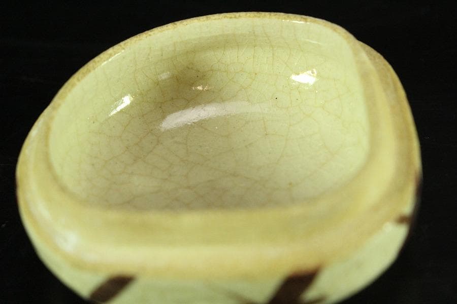 茶道具 絵瀬戸 志野 ハジキ香合 鐡山 共箱 未使用(K-LC667)