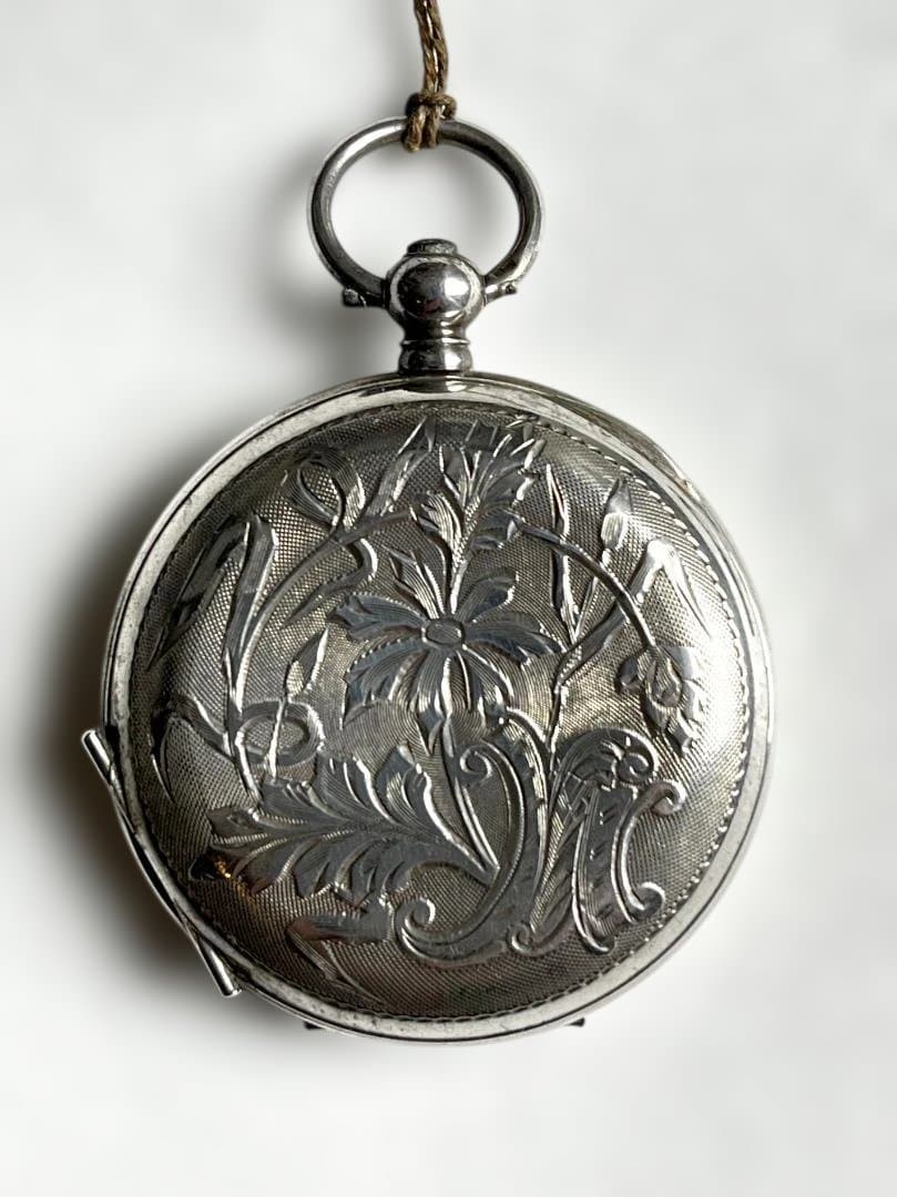 エングレーブ花模様シルバーポケットウォッチ