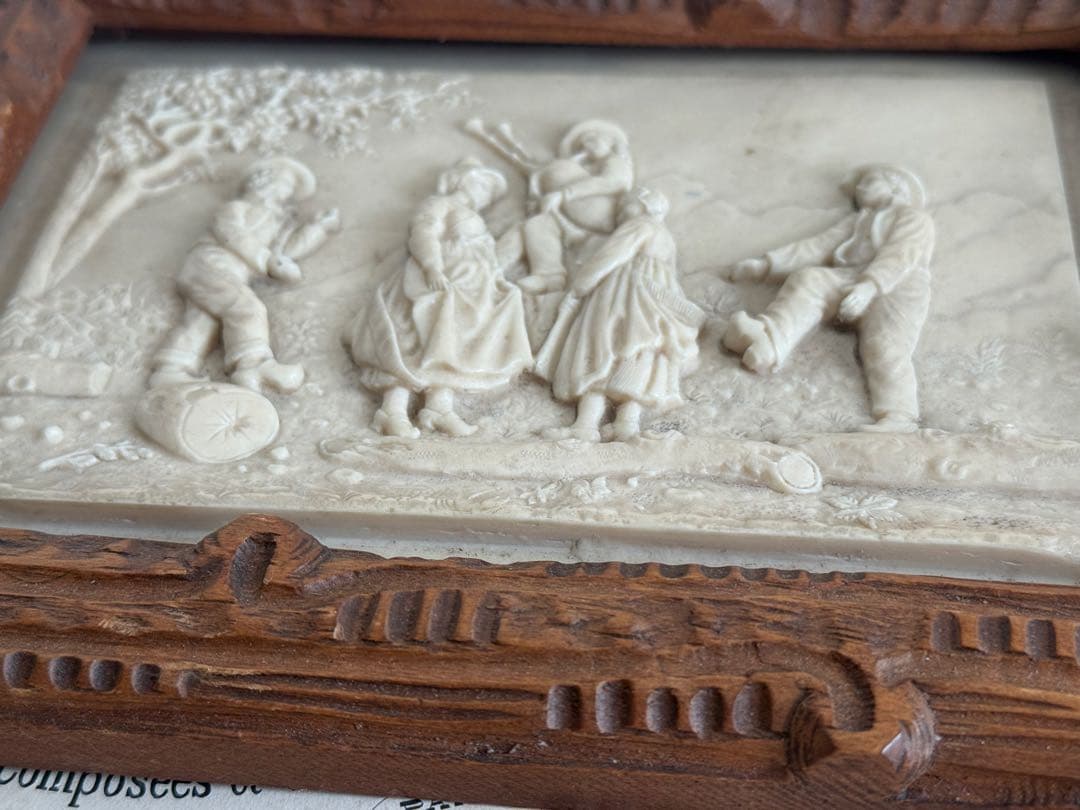 フランスアンティーク　鍾乳石のレリーフ　木彫りのフレーム