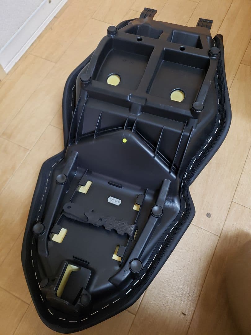 s1000xr 新車外し　シート
