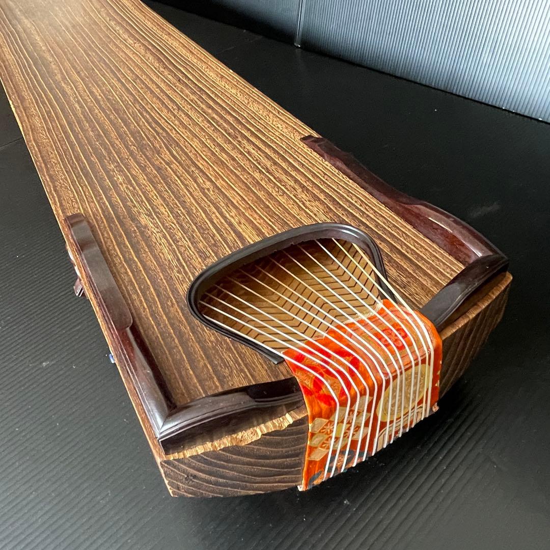 山有 舟一刀 在名 くり甲 紅木装飾 極上 琴 13弦 蒔絵 綾杉彫り 玉縁