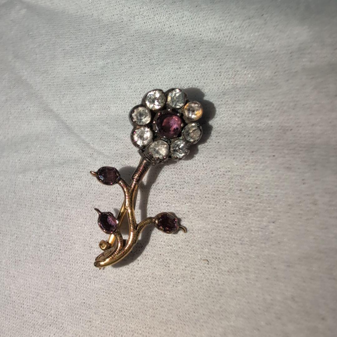 ジュエリー　ブローチ