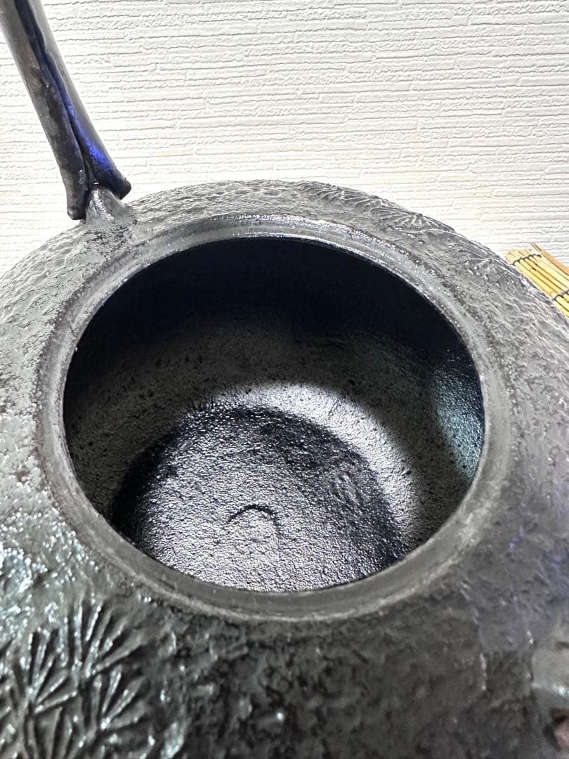 未使用品　付属品付　南部喜州 (及川 喜徳)造　鍛治打袋鉉１５型　南部鉄瓶