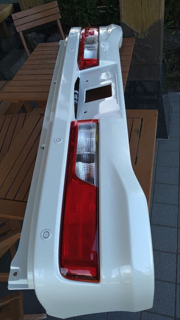 エブリィDA17Wリアバンパー テールライト付き