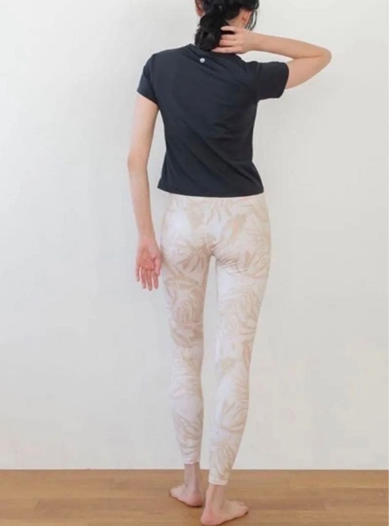 上下セット　SUKALA ヨガウェア　セットアップ　レギンス　カップ付きトップス