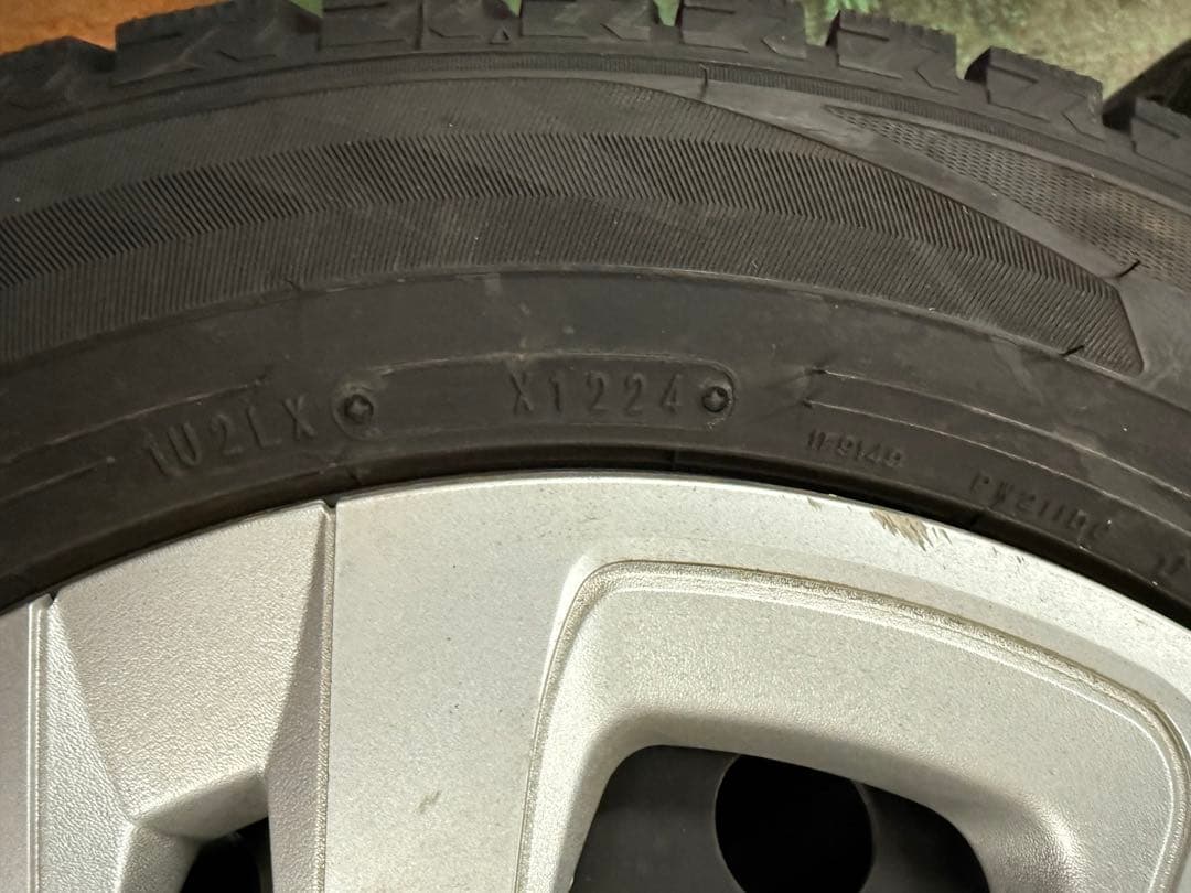 DUNLOP 185/65R15 2024年　スタッドレスタイヤセット　アクア