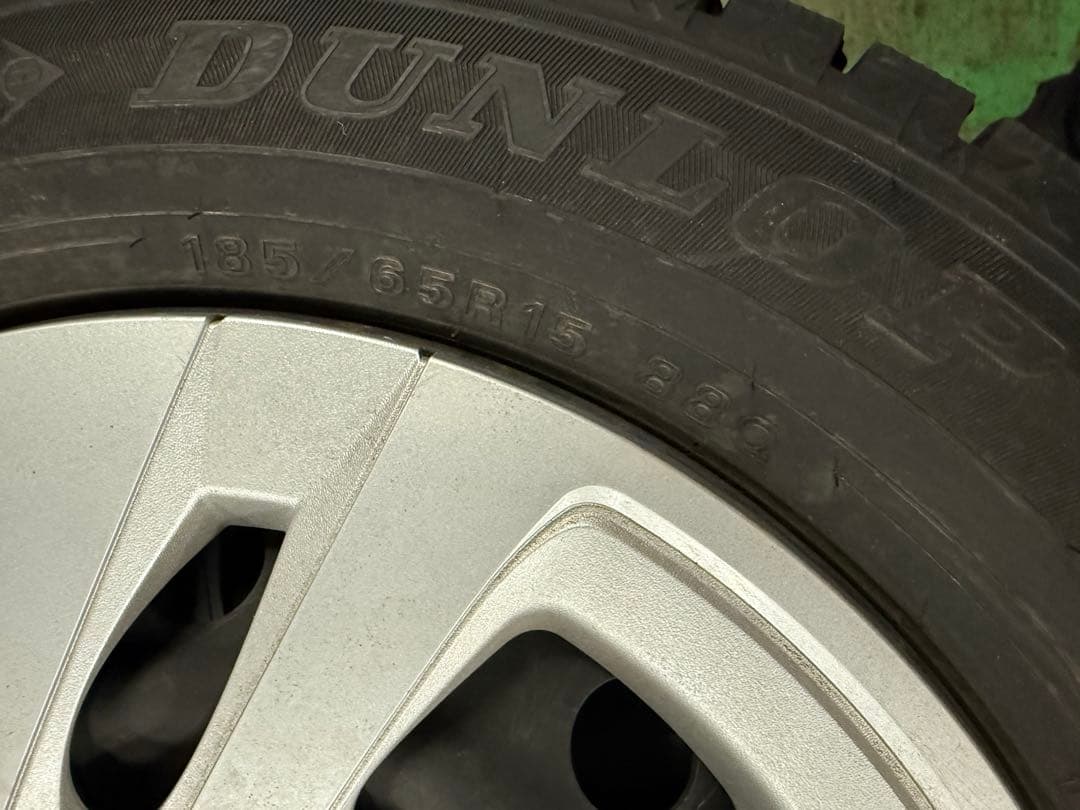 DUNLOP 185/65R15 2024年　スタッドレスタイヤセット　アクア