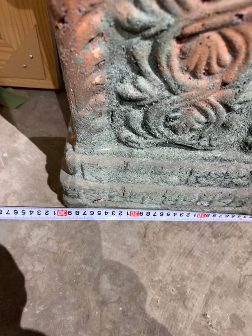 装飾が素敵な大きなアンティーク風プランター