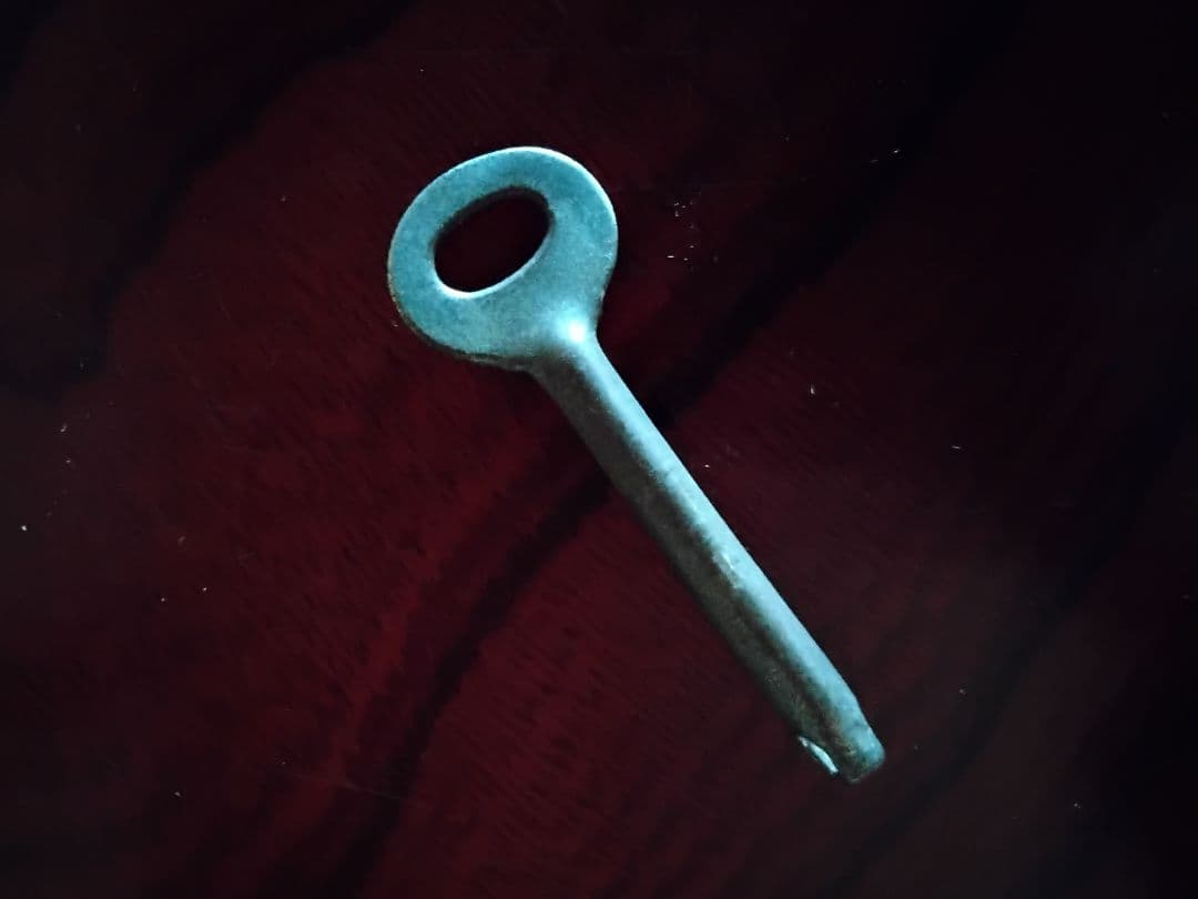 伝統的な和風木製タンス 7引き出し